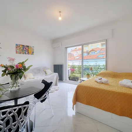 Апартаменты Lumineux 200 M Des Plages A0b192 *